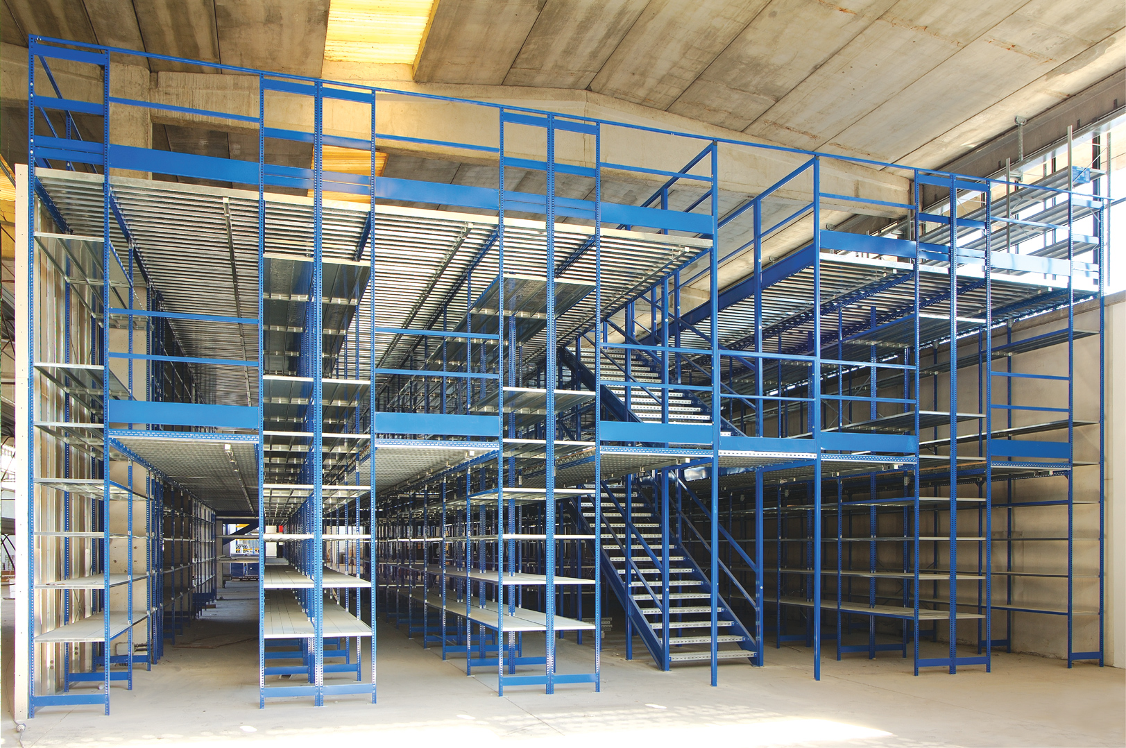 Expo 4 Shelving